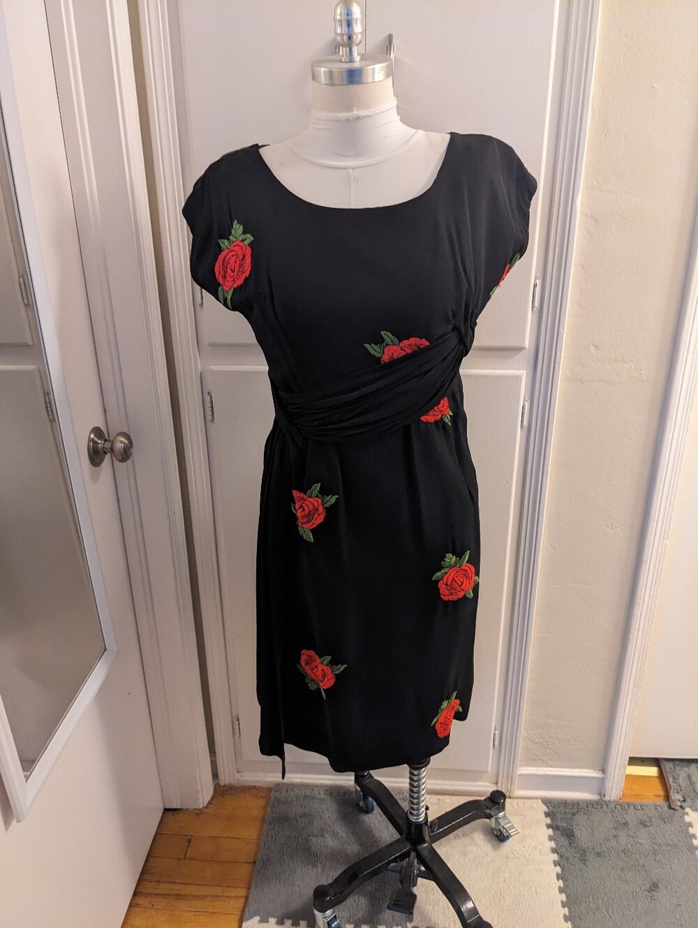 1950s/ 1960s Black Wiggle Dress With Embroidered Roses L/XL
